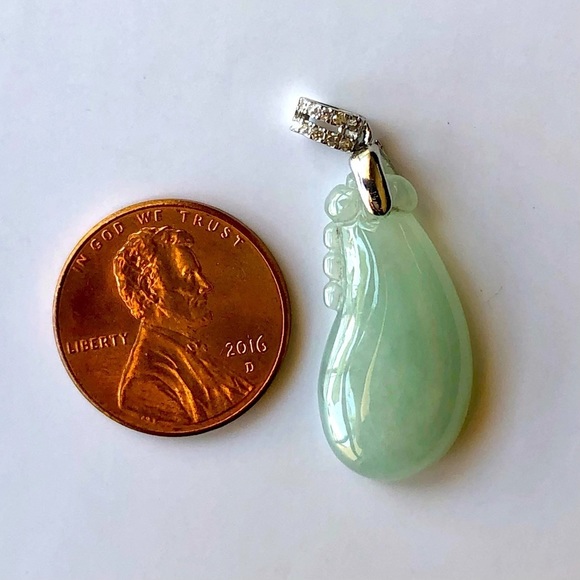 Jewelry - 💚Mini Jade Gourd Pendant (authentic)
